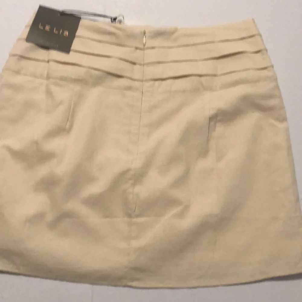 Le Lis Collection Khaki Cream Mini Skirt  Preppy Women’s Size M  NWT